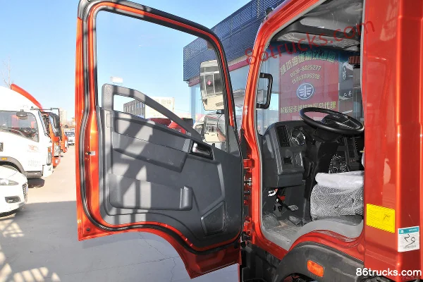 Sinotruk HOWO Wang Series 190hp 4X2(6 wheels) 4.85m semi-sleeper stake truck (China VI) Cab (1) | 86Trucks