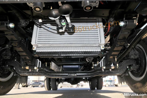 Sinotruk HOWO Wang Series 190 hp 4X2(6 wheels) 5.5m single cab flatbed light truck Chassis (1) | 86Trucks