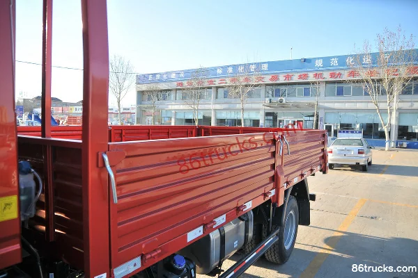 Sinotruk HOWO Wang Series 190 hp 4X2(6 wheels) 5.5m single cab flatbed light truck Body (1) | 86Trucks