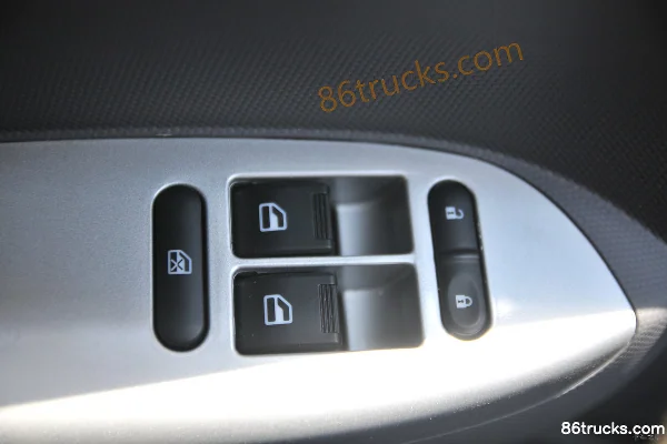 Foton Aumark Express 131 hp 4X2(6 wheels) 4.14m single-row van light truck Cab (3) | 86Trucks