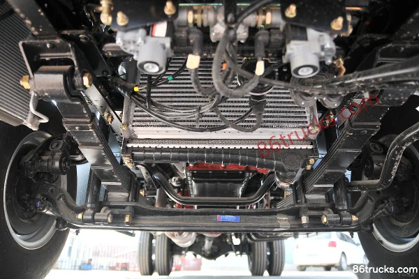 Dongfeng Duolika D6-S 2018 model 115hp 4X2(6 wheels) 3.27m double-row flatbed light truck Chassis (1) | 86Trucks