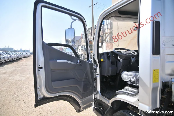 Foton Auling CTS 150hp 4X2(6 wheels) 4.18m single-row flatbed light truck chassis (ZF) Cab (1) | 86Trucks