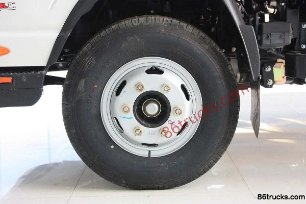 JAC New Shuailing H330 130 hp 4X2(6 wheels) 3.85m semi-row flatbed light truck Chassis (1) | 86Trucks