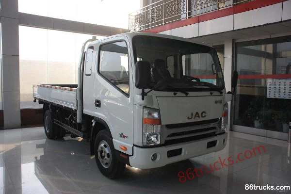 JAC New Shuailing H330 130 hp 4X2(6 wheels) 3.85m semi-row flatbed light truck Exterior (3) | 86Trucks