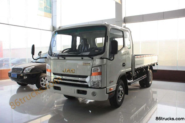 JAC New Shuailing H330 130 hp 4X2(6 wheels) 3.85m semi-row flatbed light truck Exterior (2) | 86Trucks