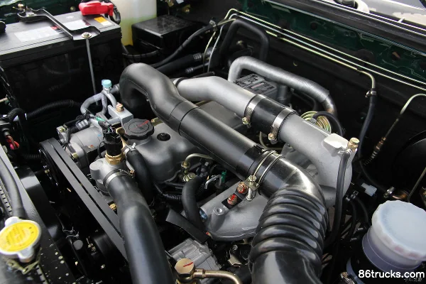 2012 HIGER Yujun 102 hp 2.8L Diesel Large Double Row Pickup Body (2) | 86Trucks