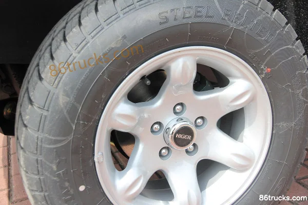 2012 HIGER Yujun 103 hp 2.2L Gasoline Large Double Row Pickup Body (3) | 86Trucks