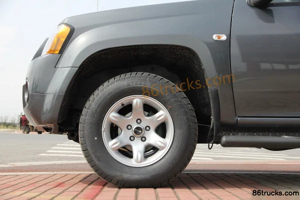 2012 HIGER Yujun 103 hp 2.2L Gasoline Large Double Row Pickup Body (2) | 86Trucks