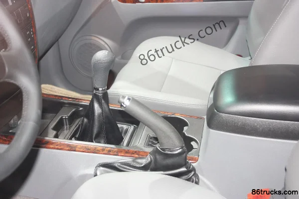 Huanghai Dachai Shen Supreme Edition Standard Type 2012 Model 2WD 2.4L Gasoline Double Row Pickup Cab (4) | 86Trucks