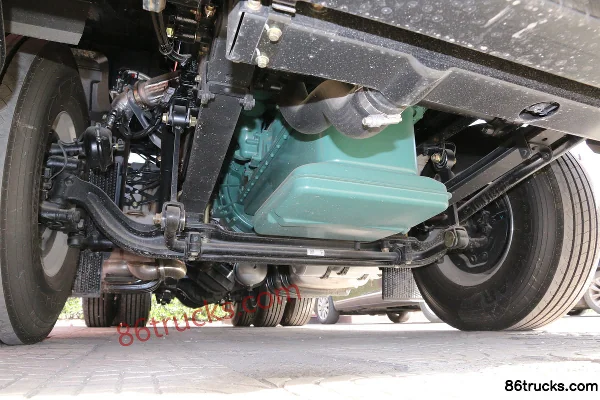 FAW Jiefang J7 camion lourd quatre saisons 550 ch 6X4(10 roues) tracteur routier (12 vitesses) Châssis (1) | 86Trucks