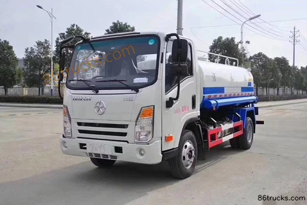 Dayun Aopuli 129hp 4X2(6 wheels) Water Sprinkler Truck (Xindongri Brand) Exterior (2) | 86Trucks