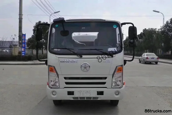 Xindongri Xindongri Dayun chassis water sprinkler truck