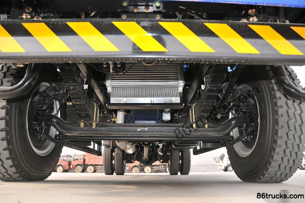 Kama Kaijie M6 160 hp 4X2(6 wheels) 6.21m Flatbed Light Truck with Half Cab Chassis (1) | 86Trucks