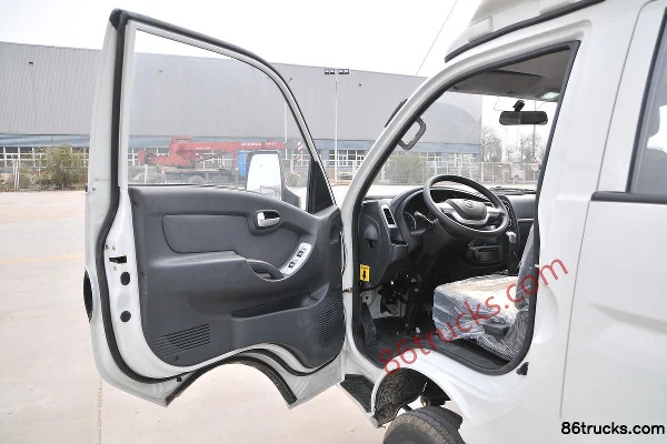Kama Ruihang X1 1.5L 110hp 4X2(6 wheels) 2.5m double-row cage mini truck Cab (1) | 86Trucks