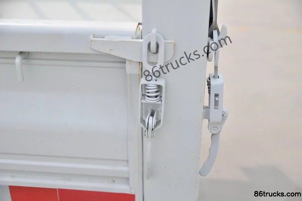 Kama Ruihang X1 1.5L 110hp 4X2(6 wheels) 2.5m double-row cage mini truck Body (3) | 86Trucks