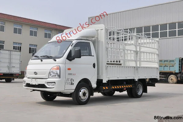 Kama Ruihang X3 High Spec 110hp 4X2(6 wheels) 2.7m Double Row Stake Truck Mini Truck Exterior (3) | 86Trucks