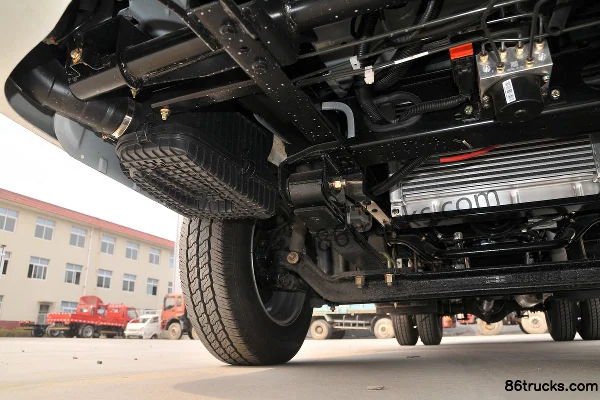 Kama Ruihang X3 High Spec 110hp 4X2(6 wheels) 2.7m Double Row Stake Truck Mini Truck Chassis (2) | 86Trucks