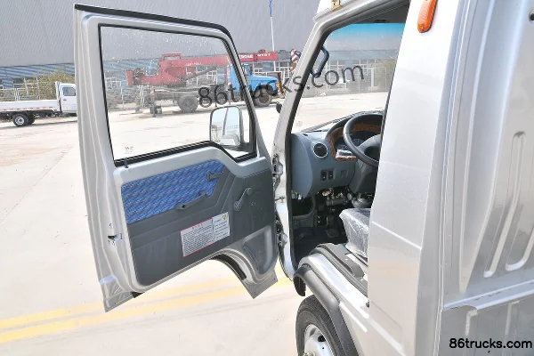 Kama Ruiling 1.3L 91ch 4X2(6 roues) gasoline 2.55m double-row fence-type micro truck (China VI) Cabine (2) | 86Trucks