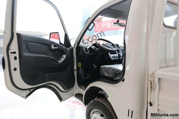 Dongfeng Xiaobawang W17 1.6L 123hp 4X2(6 wheels) 3.95m Single Row Flatbed Mini Truck Cab (1) | 86Trucks