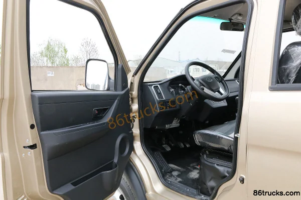 NanJun Ruishuai F2 Series Flagship Edition 133 hp 4X2(6 wheels) 2.515m Double Row Flatbed Mini Truck Cab (1) | 86Trucks