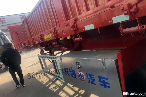 Liangshan Yuetong 13 m semi-remorque benne à bascule latérale à poutres droites Extérieur (2) | 86Trucks