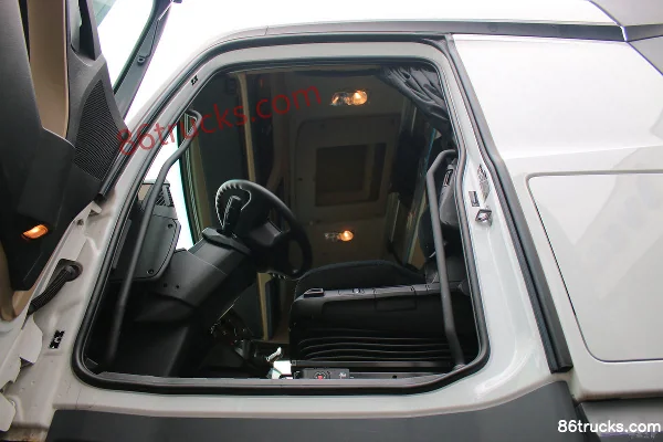 Mercedes-Benz New Actros Heavy Truck 420 hp 4X2(6 wheels) Tractor Truck (Model 1842) Cab (3) | 86Trucks