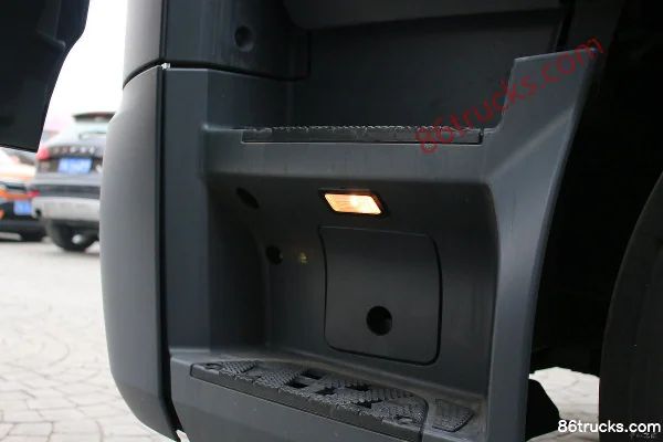 Mercedes-Benz New Actros Heavy Truck 420 hp 4X2(6 wheels) Tractor Truck (Model 1842) Cab (1) | 86Trucks