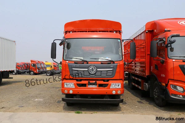 Dongfeng Tianjin VR 4L Diesel 170 hp 4X2(6 wheels) Fast Gear 8-speed 5.79m Semi-sleeper Stake Cargo Truck Exterior (2) | 86Trucks