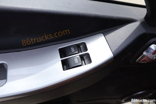 Foton Times Leading 6 150hp 4X2(6 wheels) 4.2m single-row flatbed light truck Cab (2) | 86Trucks