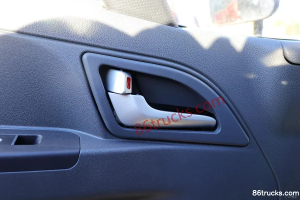 JAC Shuailing i5 4.5T 4.13m cabine simple camion léger frigorifique électrique 103.42kWh 4X2(6 roues) Intérieur (2) | 86Trucks
