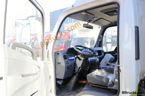 JAC Shuailing i5 4.5T 4.13m cabine simple camion léger frigorifique électrique 103.42kWh 4X2(6 roues) Intérieur (1) | 86Trucks