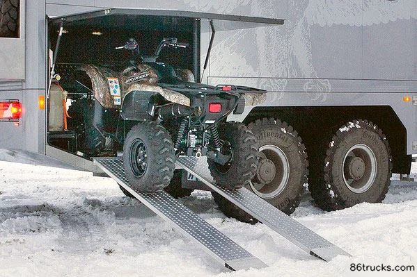 Mercedes-Benz Zetros Heavy Truck 326 hp 6X6(10 wheels) Flatbed Cargo Truck Exterior (3) | 86Trucks