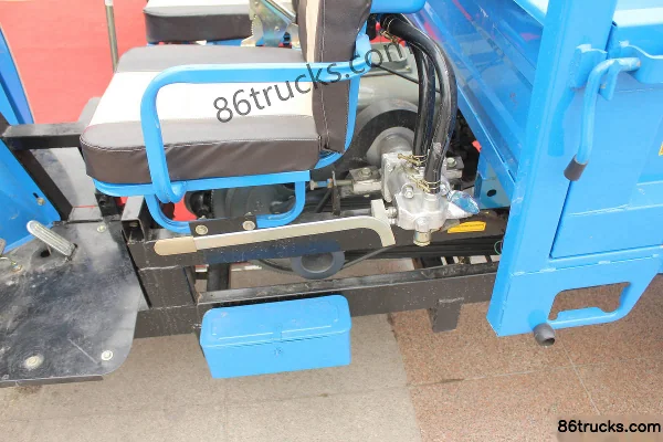 Wuzheng Xiaofeihu Semi-Enclosed Dump Three-Wheel Low-Speed Truck Cab (3) | 86Trucks