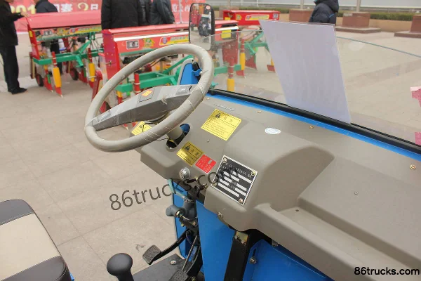 Wuzheng Xiaofeihu Semi-Enclosed Dump Three-Wheel Low-Speed Truck Cab (2) | 86Trucks