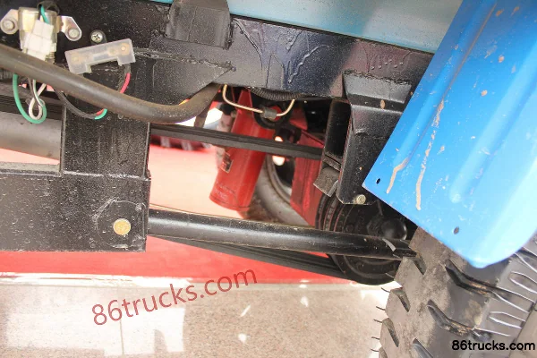 Wuzheng Xiaofeihu Semi-Enclosed Dump Three-Wheel Low-Speed Truck Chassis (3) | 86Trucks