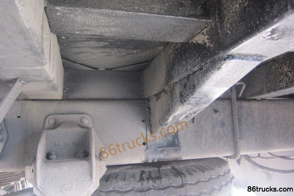 Dongfeng Jinka 103 hp 4X2(6 wheels) Flatbed Truck Cab (3) | 86Trucks