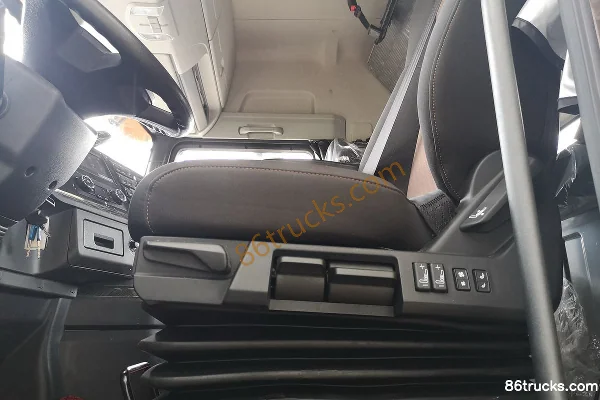 FAW Jiefang Qingdao JH6 camion lourd édition Leader 460 ch 8X4(12 roues) 9,5 m camion porteur à caisse avec boîte automatique AMT Cabine (3)