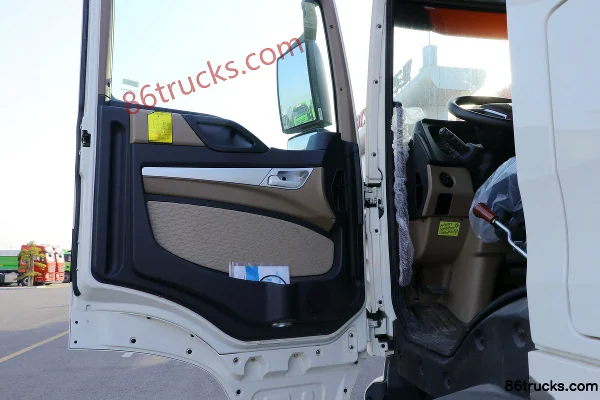 Sinotruk HOWO T5G 340hp 8X4(12 wheels) 7.7m³ Concrete Mixer Truck (Tanghong Heavy Industry Brand) (XT5319GJBT5F) Cab (1) | 86Trucks