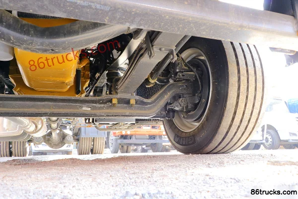 Dongfeng Liuqi Chenglong T5 Heavy Truck 280 hp 4X2(6 wheels) Long-Nose Tractor Truck Chassis (3) | 86Trucks