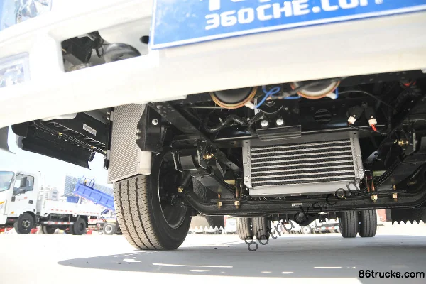 Tangjun Ouling série T1 102 ch 4X2(6 roues) camion léger à ridelles cabine simple 3,7 m Châssis (2) | 86Trucks