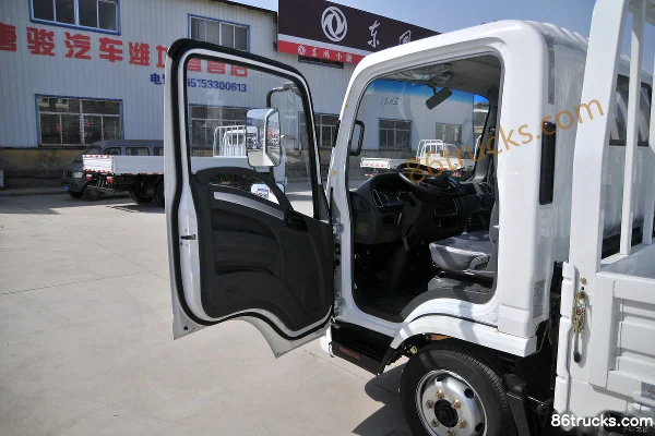 Tangjun Ouling Jinlika II Logistics Edition 102 hp 4X2(6 wheels) 4.13m single-row flatbed light truck Cab (1) | 86Trucks