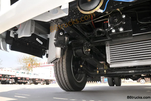 Tangjun Ouling Jinlika II Logistics Edition 102 hp 4X2(6 wheels) 4.13m single-row flatbed light truck Chassis (2) | 86Trucks