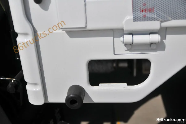 Tangjun Ouling Jinlika II Logistics Edition 102 hp 4X2(6 wheels) 4.13m single-row flatbed light truck Body (3) | 86Trucks