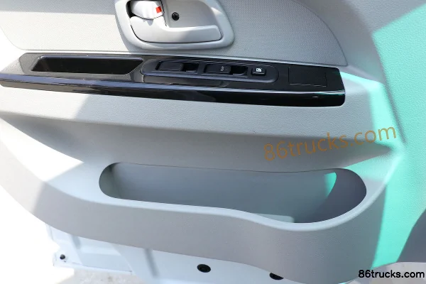 Jinbei New Hiace 2016 Fortune Edition 109ch 1.5L essence 5 places camion fourgon Cabine (2) | 86Trucks
