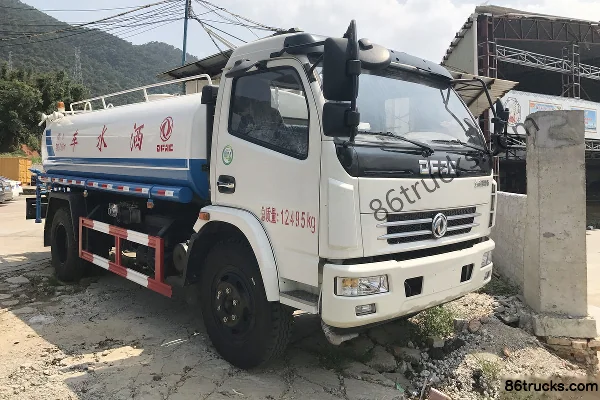 Dongfeng Duolika D7 156 hp 4X2(6 wheels) Water Sprinkler Truck (Zhuanwei Brand) Exterior