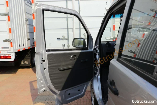 Dongfeng K05S 2019 Practical 68hp 5-seat 1.0L Van (China V) Cab (1) | 86Trucks