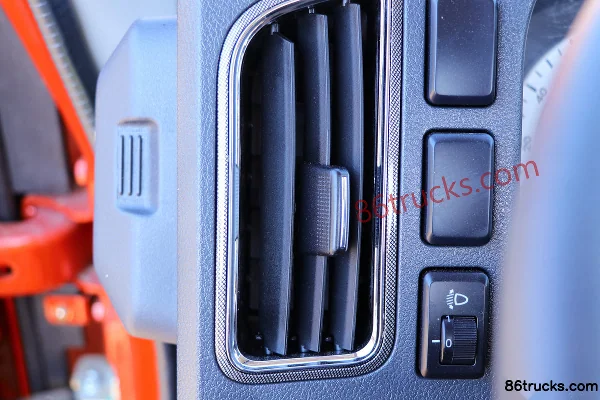 FAW Jiefang J6F 120 hp 4X2(6 wheels) 4.16m single-row van light truck Cab (3) | 86Trucks