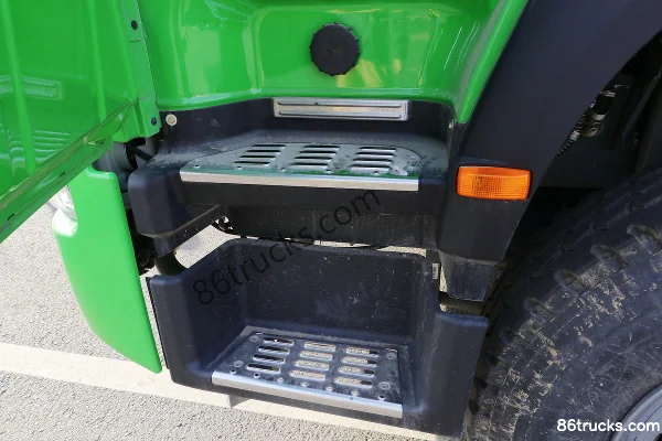 Sinotruk HOWO Heavy Truck 400hp 6X4(10 wheels) 5.6m Dump Truck (China VI) Cab (2) | 86Trucks