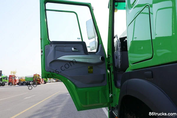 Sinotruk HOWO Heavy Truck 400hp 6X4(10 wheels) 5.6m Dump Truck (China VI) Cab (1) | 86Trucks