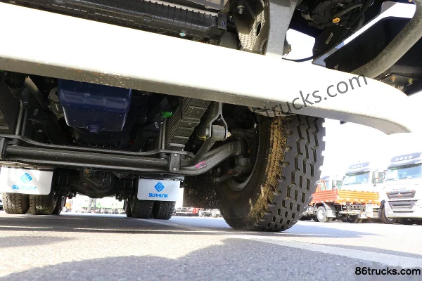 Sinotruk HOWO Heavy Truck 400hp 6X4(10 wheels) 5.6m Dump Truck (China VI) Chassis (3) | 86Trucks